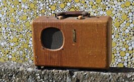 Convertir una radio vintage en un altavoz Bluetooth